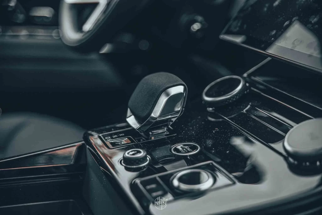 Automobile — photographie de Nam Pesesse