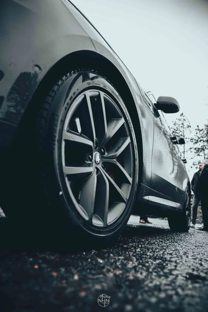 Automobile — photographie de Nam Pesesse
