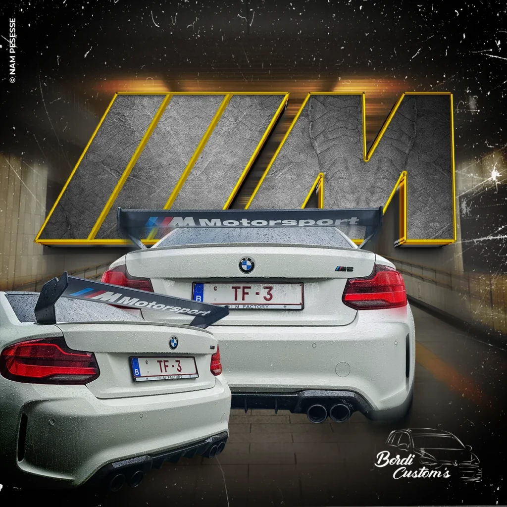 Composition automobile d’une BMW M2 blanche vue de dos